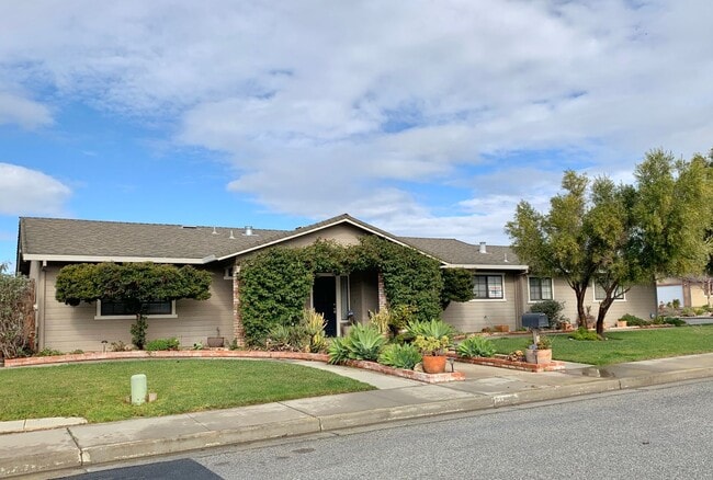 1250 Sawtooth Dr in Hollister, CA - Building Photo - Building Photo