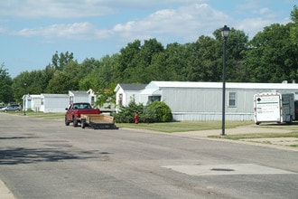 Parkwood Mobile Home Community in Flint, MI - Foto de edificio - Building Photo