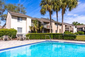 Peppertree Village Apartments in Lakeland, FL - Building Photo - Building Photo