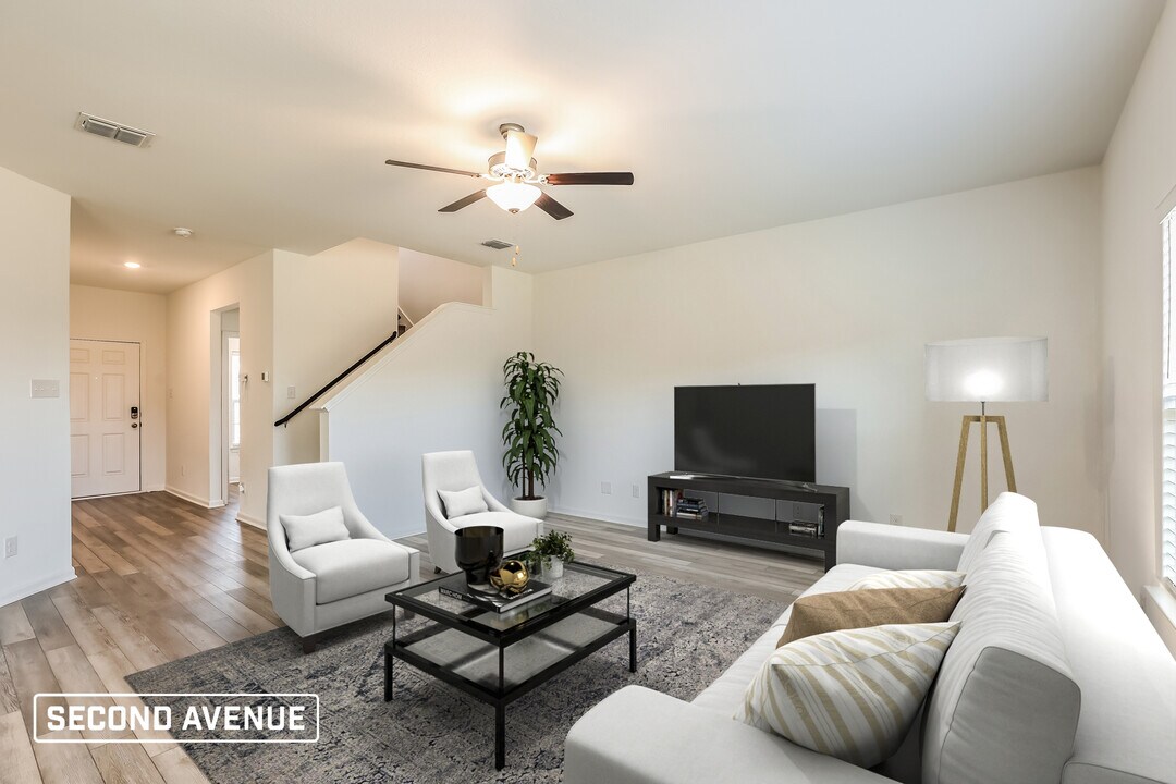10919 Lafayette Lp in Converse, TX - Building Photo
