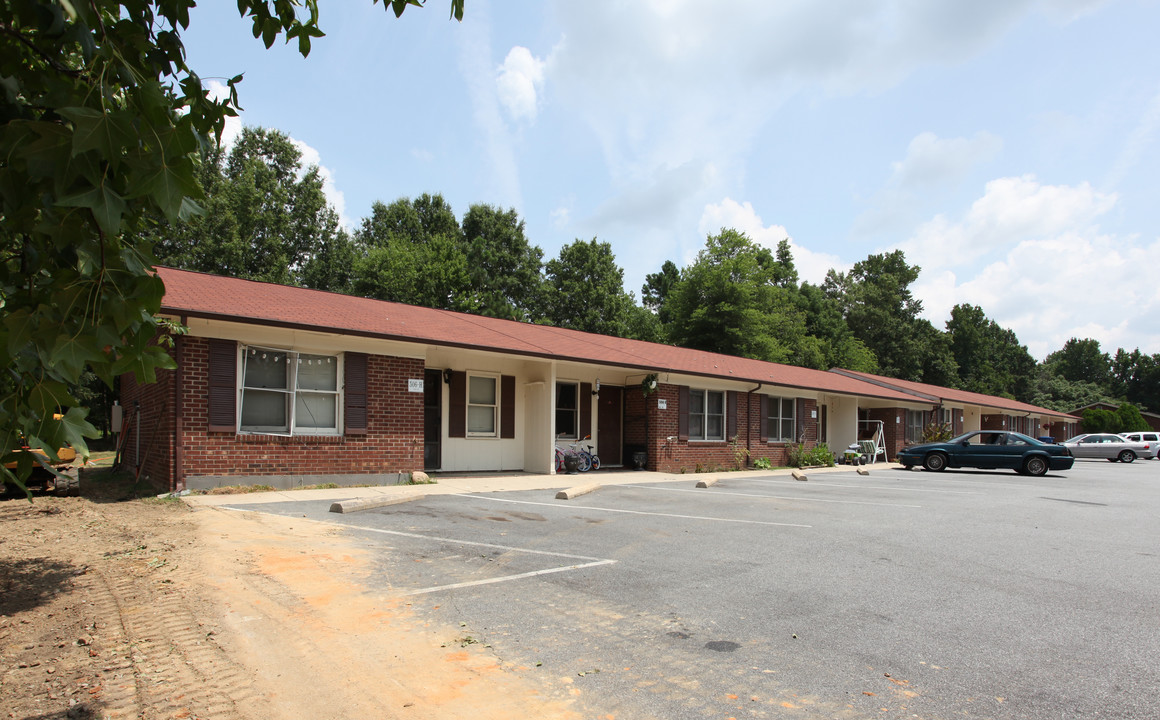 504-506 Lake Dr in High Point, NC - Building Photo