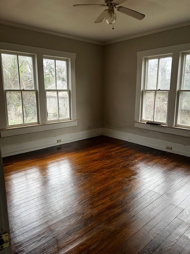 property at 412 W 2nd St
