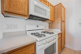4847 Double Down Dr in Las Vegas, NV - Building Photo - Building Photo