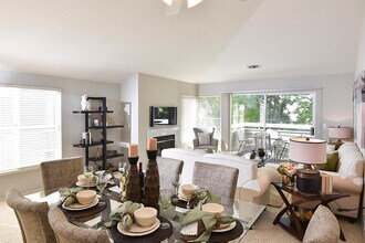 1711 Parkview Green Cir in San Jose, CA - Foto de edificio - Building Photo