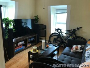 12 Claremon St, Unit 3 in Somerville, MA - Building Photo - Building Photo