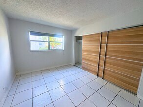 4403 Treehouse Ln in Tamarac, FL - Foto de edificio - Building Photo