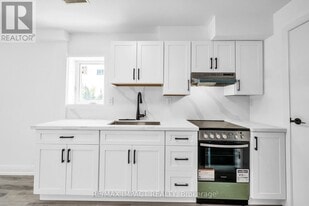 537 Luple Ave in Oshawa, ON - Building Photo