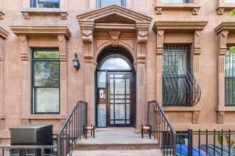 140 Jefferson Ave in Brooklyn, NY - Foto de edificio - Building Photo