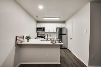 Horizons at Sunridge in Fort Worth, TX - Building Photo - Building Photo