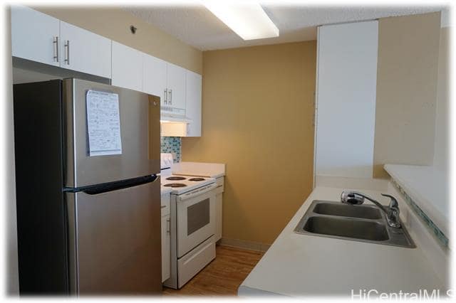 property at 3009 Ala Makahala Pl