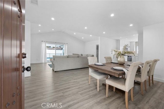 18015 Collins St in Los Angeles, CA - Building Photo - Building Photo