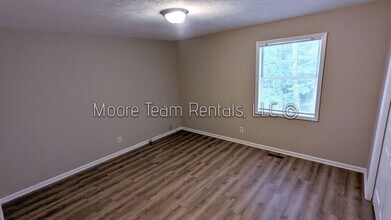 2188 Howard Gap Rd in Hendersonville, NC - Building Photo - Building Photo