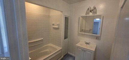 107 River Rd Dr in West Deptford, NJ - Building Photo - Building Photo