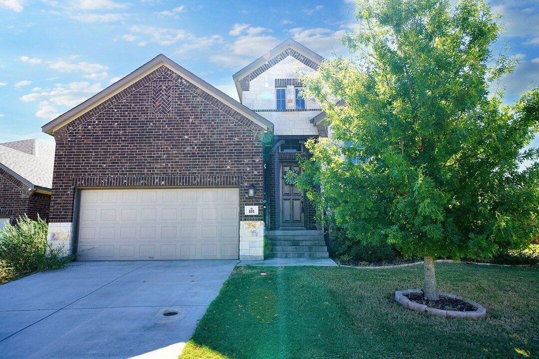 101 Alcantara Dr in Boerne, TX - Foto de edificio