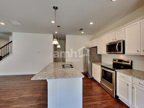 528 Summit View Ct in Canton, GA - Foto de edificio - Building Photo