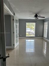 833 Riverside Dr in Coral Springs, FL - Building Photo - Building Photo