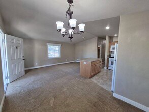 1079 Mountain Shadows Blvd in Redding, CA - Building Photo - Building Photo