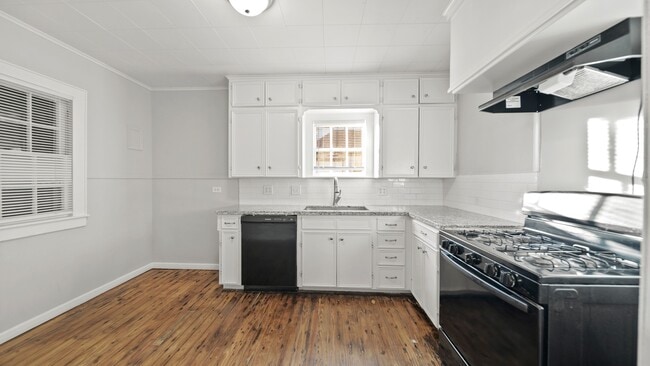 213 12th Ave N in Texas City, TX - Foto de edificio - Building Photo