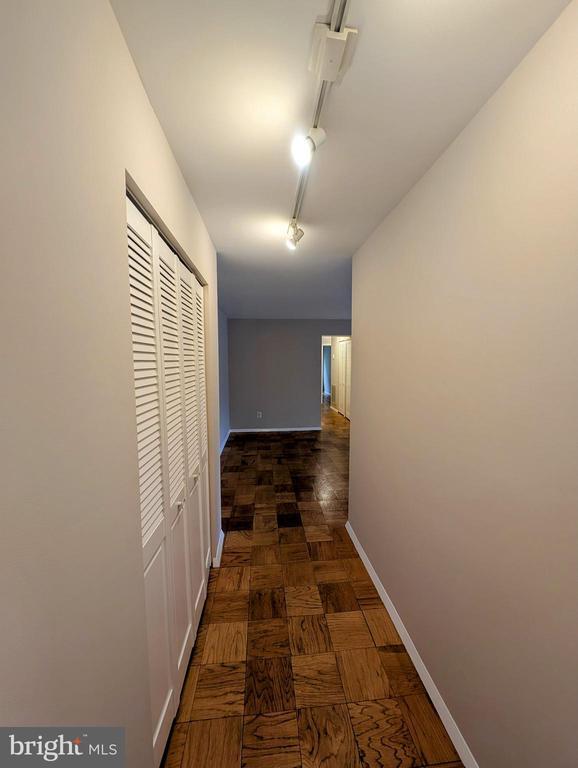 11309 Commonwealth Dr-Unit -T2 in Rockville, MD - Building Photo - Building Photo