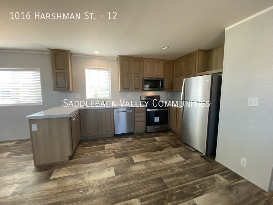 1016 Harshman St in Rawlins, WY - Building Photo