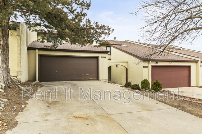 property at 10914 Saratoga Plaza