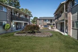 Brass Lamp Apartments in Richland, WA - Building Photo - Building Photo