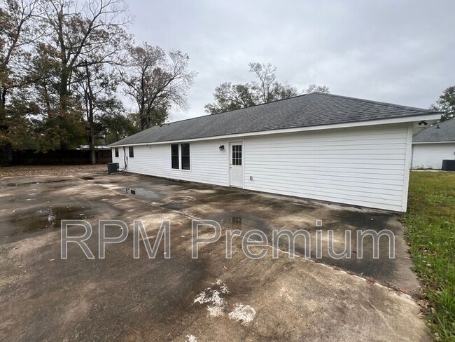 22883 Hoo Shoo Too Rd in Baton Rouge, LA - Building Photo - Building Photo