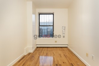 347 Manhattan Avenue in New York, NY - Building Photo - Interior Photo