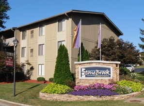 StoneBrook Apartments in Roanoke, VA - Foto de edificio - Building Photo