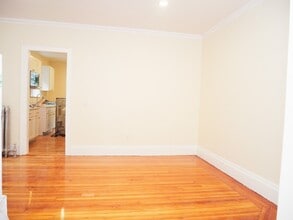13 Beals St, Unit 2 in Brookline, MA - Building Photo - Building Photo