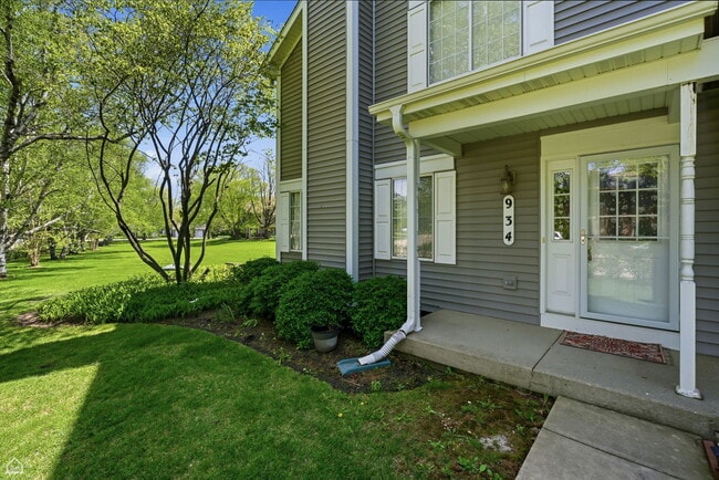 934 Surrey Ln in Sleepy Hollow, IL - Building Photo - Building Photo
