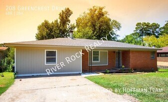 208 Greencrest Dr in Little Rock, AR - Building Photo