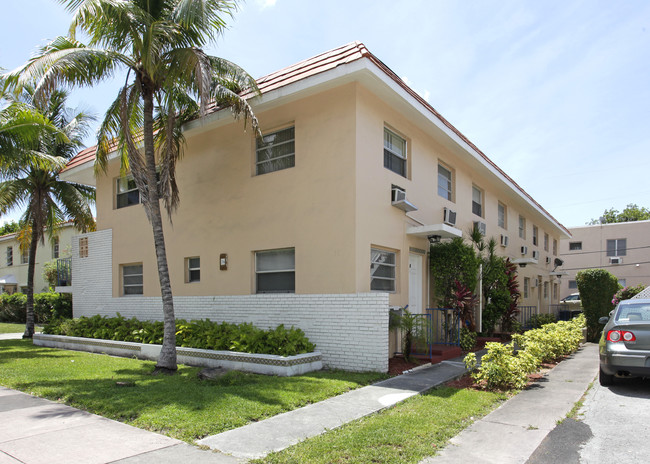 36 Majorca Ave in Coral Gables, FL - Foto de edificio - Building Photo