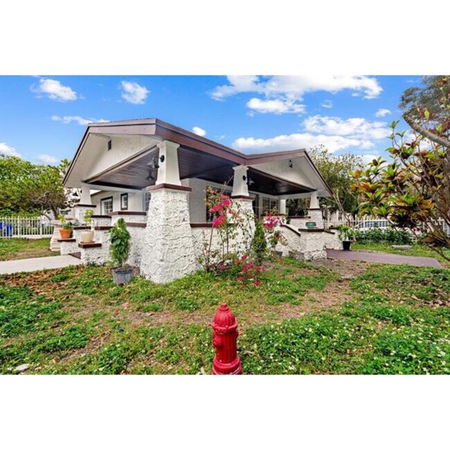 3902 NW 3rd Ave in Miami, FL - Building Photo - Building Photo