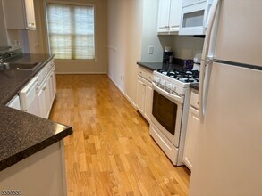 1104 Carter Dr in Rockaway, NJ - Building Photo - Building Photo