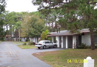 242 Cedar St in Englewood, FL - Building Photo - Building Photo