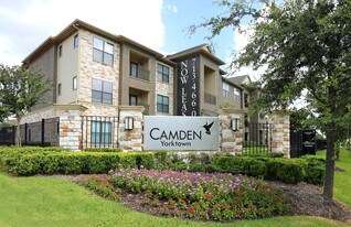 Camden Yorktown in Houston, TX - Building Photo