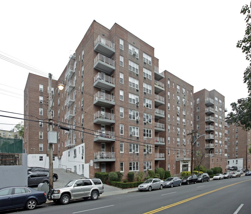 The Parkway Terrace in Yonkers, NY - Building Photo