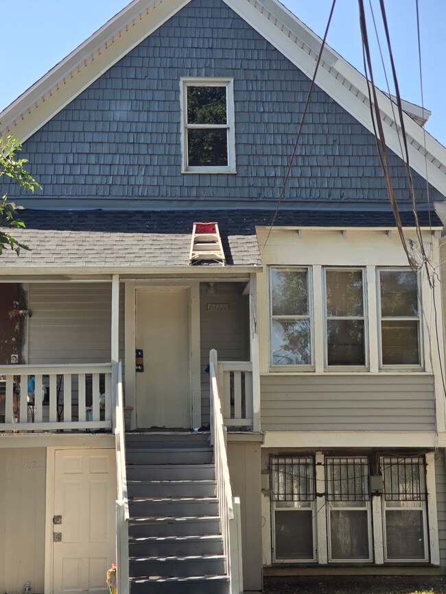 2020 S 12th St, Unit 2022A Lower Rear in Milwaukee, WI - Building Photo - Building Photo