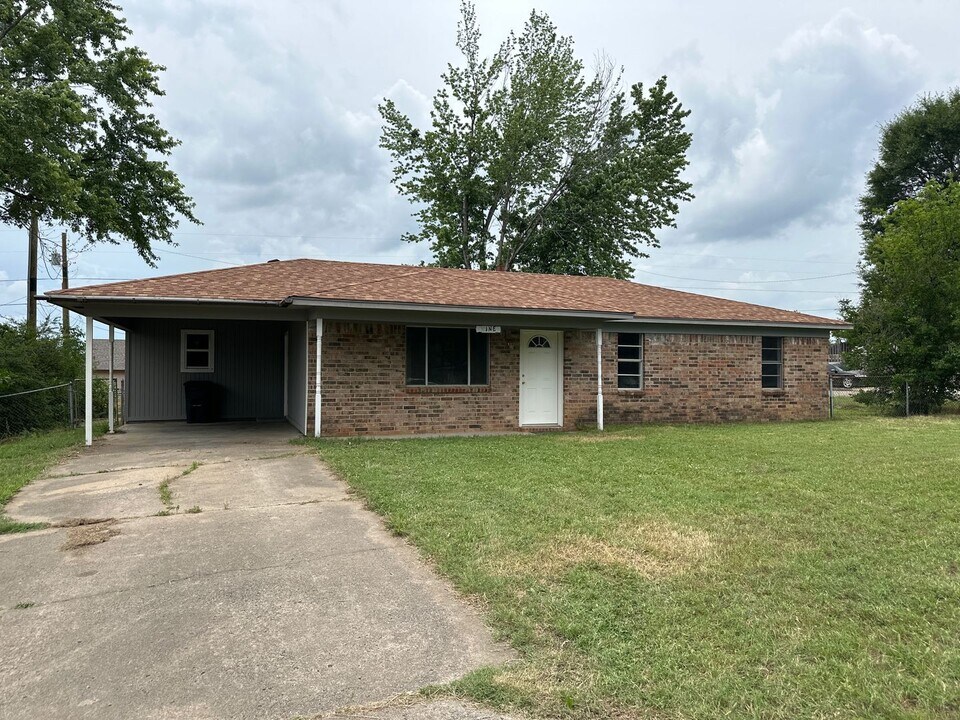9 N 35th St in Van Buren, AR - Building Photo
