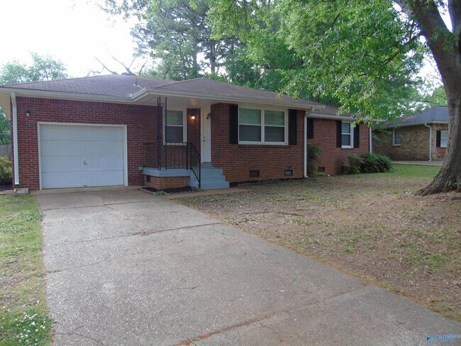 property at 704 Graycroft Dr SW