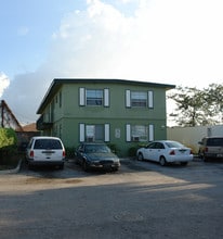 Lenox Apartments in Fort Lauderdale, FL - Building Photo - Building Photo