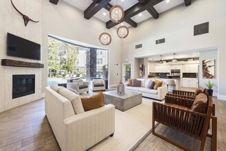 The Estates at Cougar Mountain in Issaquah, WA - Foto de edificio - Building Photo