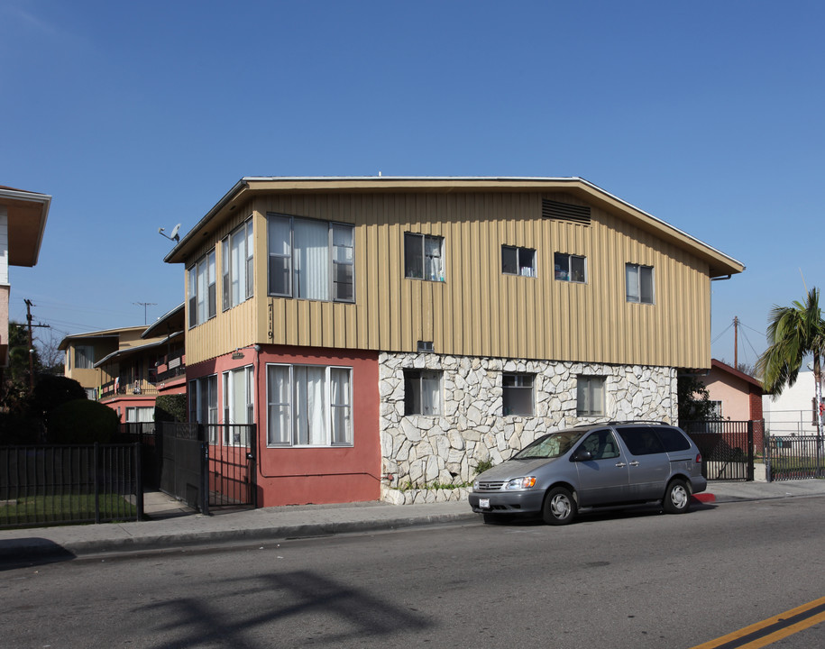 7119 Mountain View Ave in Huntington Park, CA - Foto de edificio