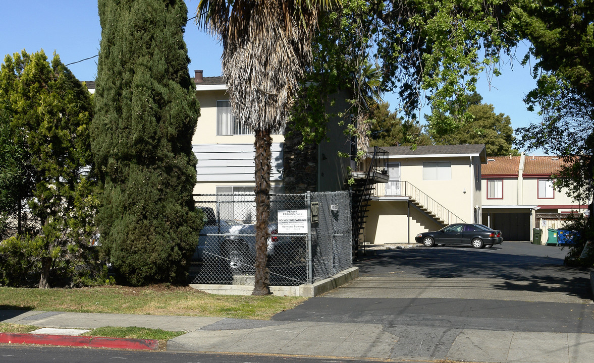 422 Redwood Ave in Redwood City, CA - Building Photo