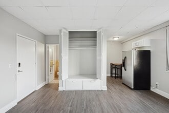 Barbizon Apartments in Nashville, TN - Building Photo - Building Photo