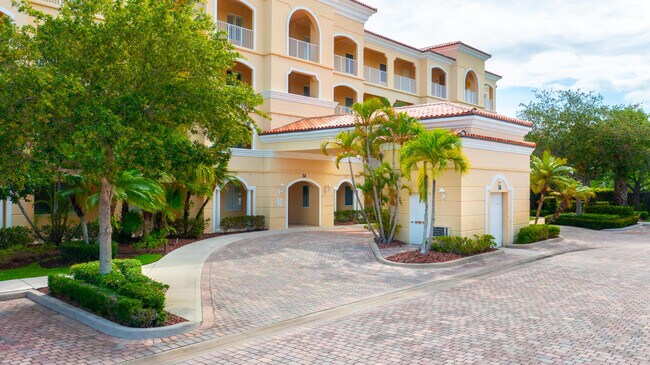34 Harbour Isle Dr E in Fort Pierce, FL - Foto de edificio - Building Photo