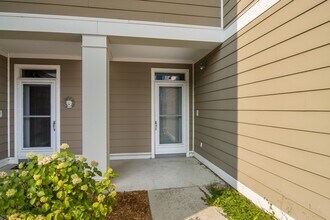 213 Midtown Dr in Traverse City, MI - Foto de edificio - Building Photo