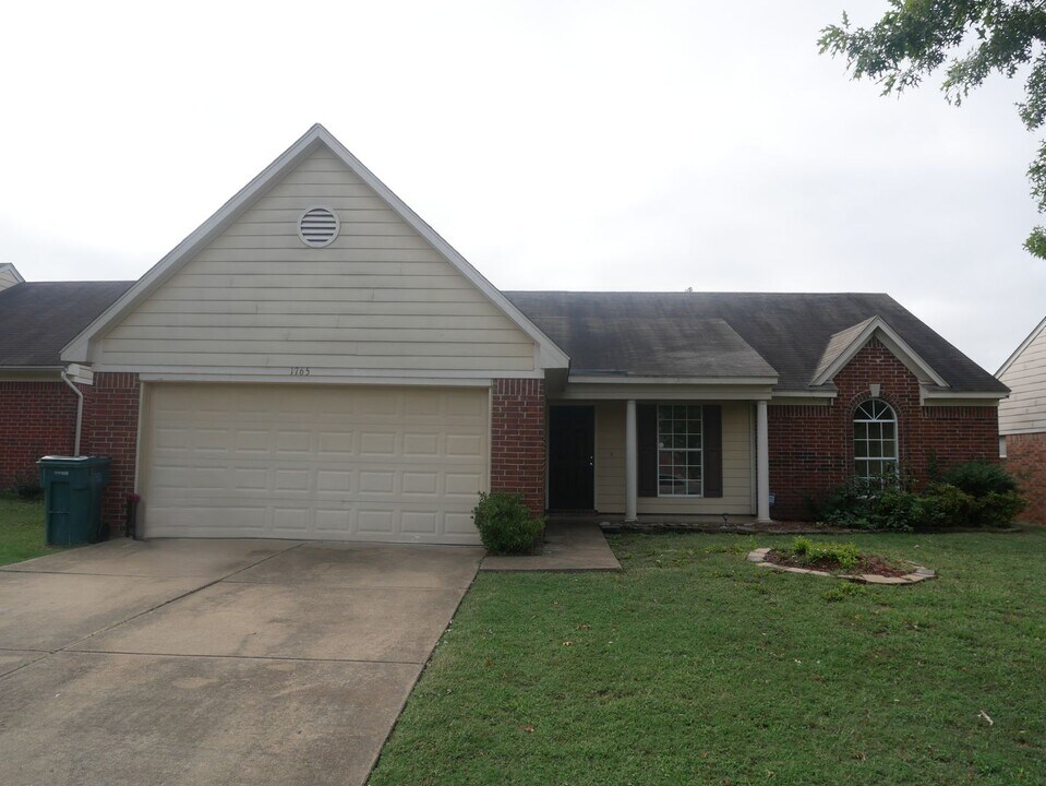 1765 Madison Cove E in Southaven, MS - Foto de edificio