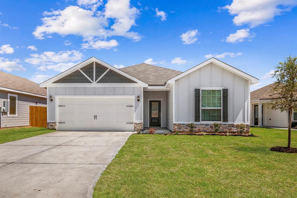 10419 Red Cardinal Dr in Cleveland, TX - Building Photo